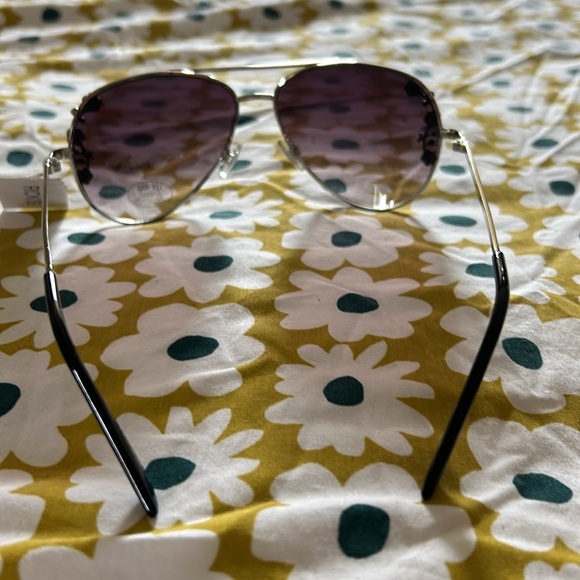Aviator sunglasses with roses​ - Picture 4 of 5